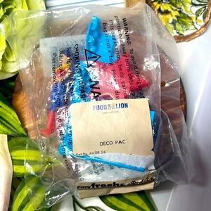 Super Hero Girls DC Move Over Boys Cake Topper made by DecoPac model 21529.